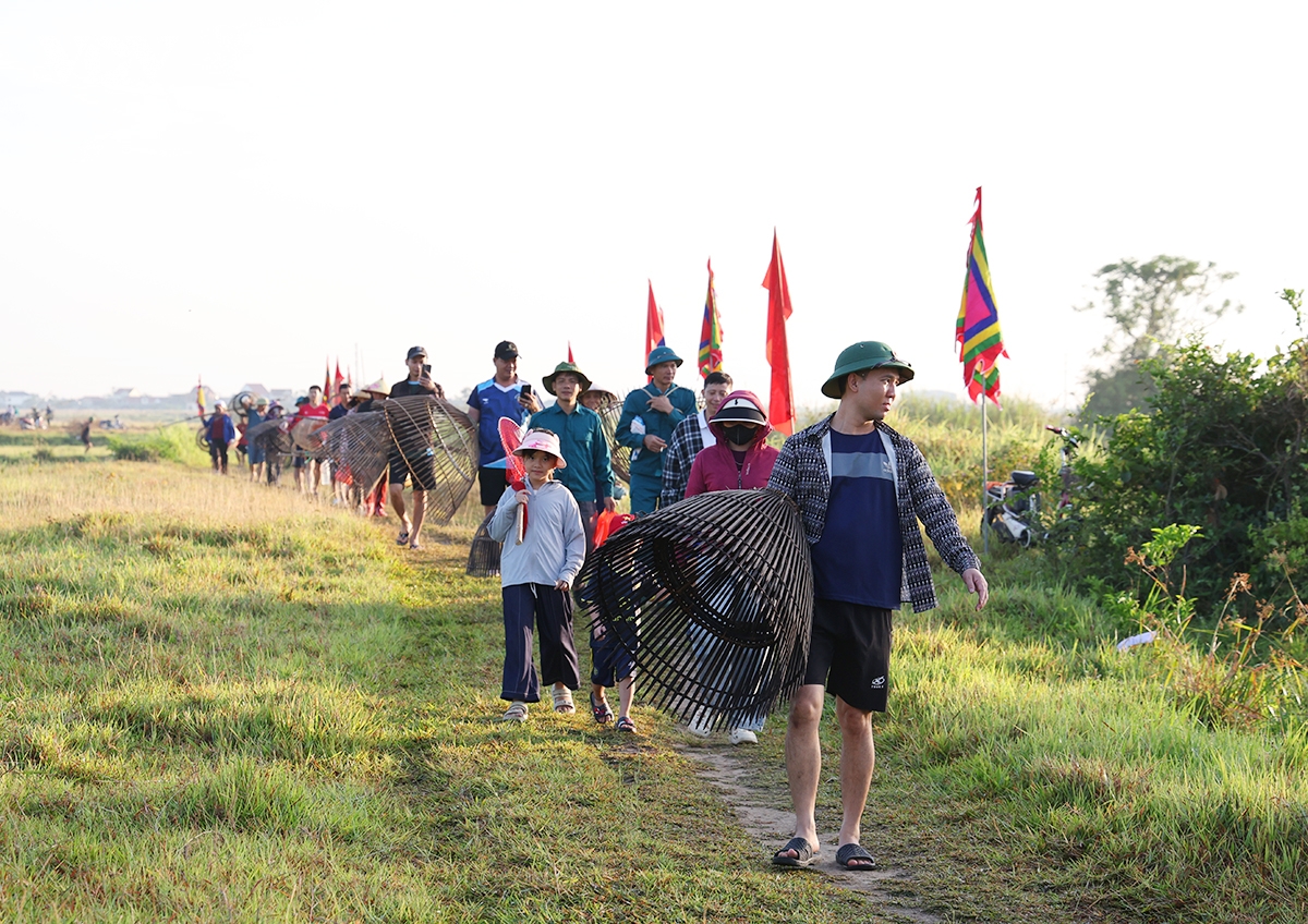 tu cu gia den em nho vui hoi danh ca vuc rao o ha tinh hinh anh 1