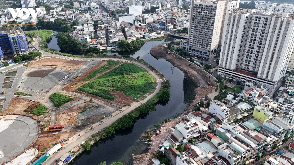 Dự án rạch Xuyên Tâm (TP.HCM): Công trường đìu hiu vì vướng mặt bằng "da beo"