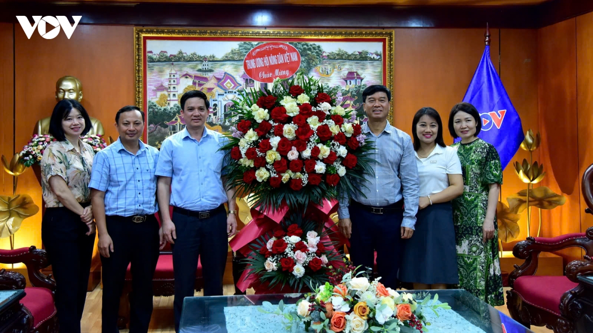 Doan dai bieu bo ngoai giao, cong an, quoc phong tham va chuc mung vov dip 21 6 hinh anh 11