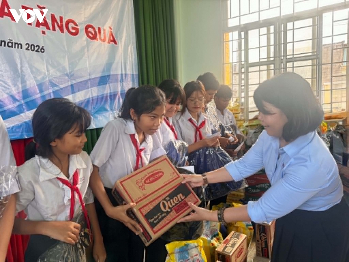 vov tp.hcm trao hon 150 trieu dong, tao viec lam cho dong bao cham hinh anh 6