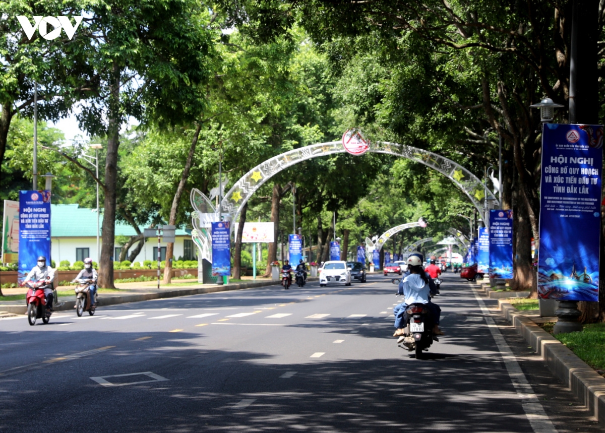 Dak lak ruc sac mau truoc ngay hoi xuc tien dau tu hinh anh 3