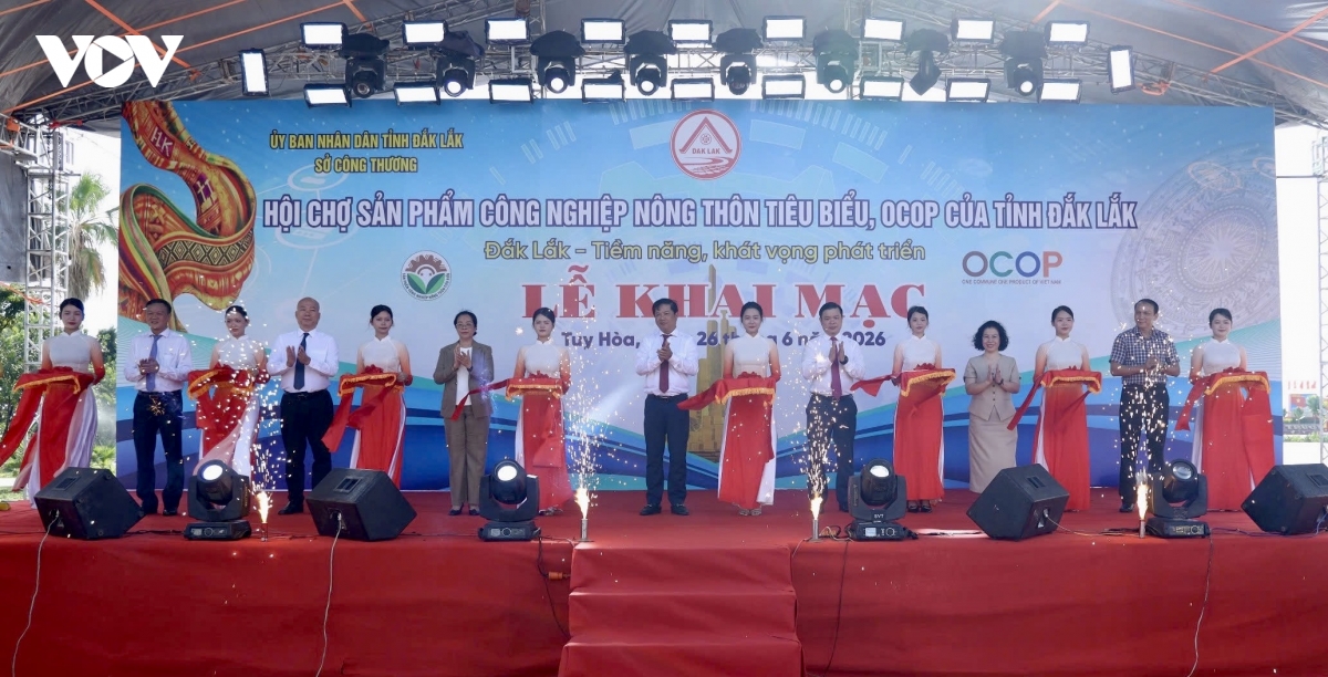 Dak lak tim co hoi ket noi cung cau cac dac san hinh anh 1