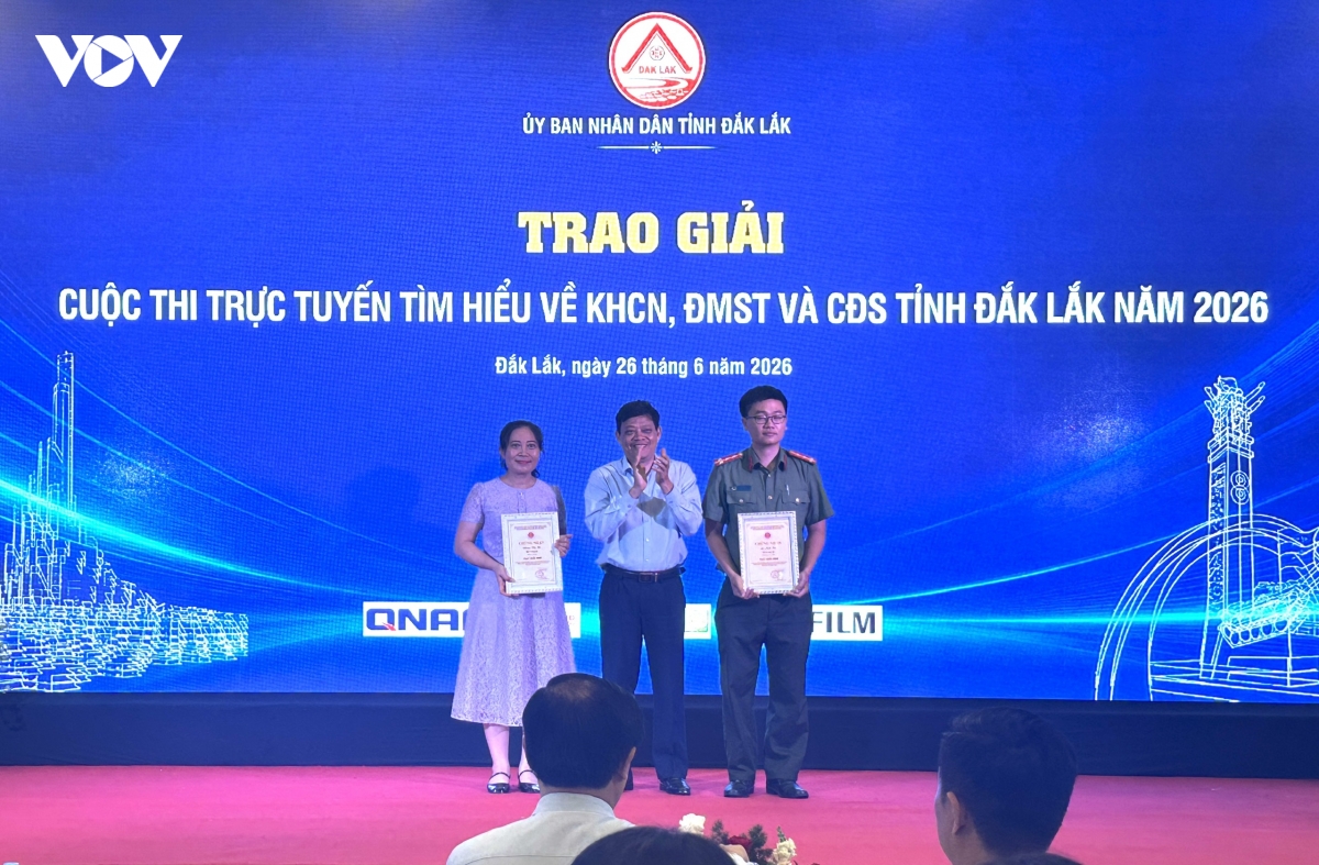Dak lak trao giai cuoc thi tim hieu ve khoa hoc, cong nghe va chuyen doi so hinh anh 1