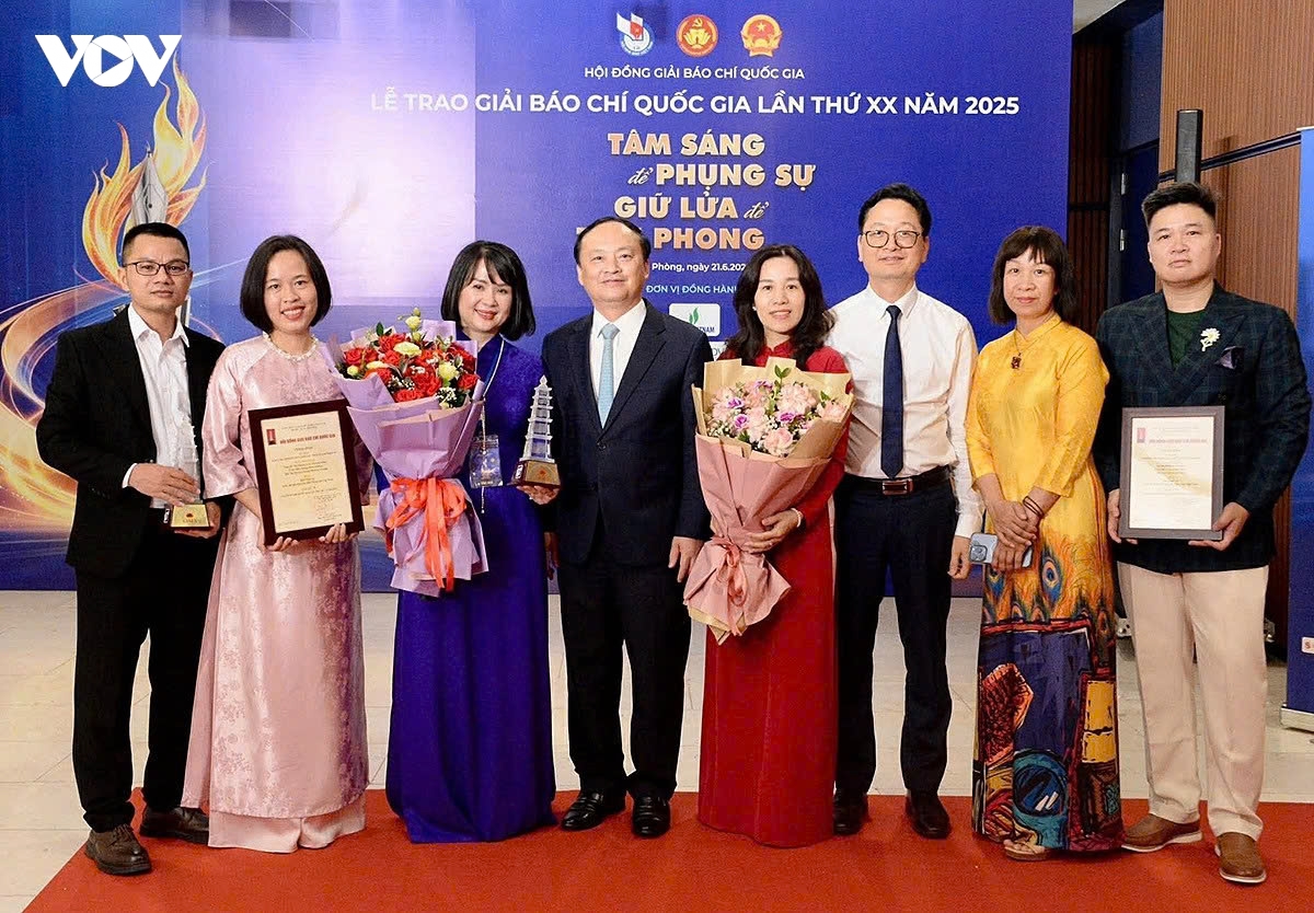 toan canh le trao giai bao chi quoc gia lan thu xx - nam 2025 hinh anh 16