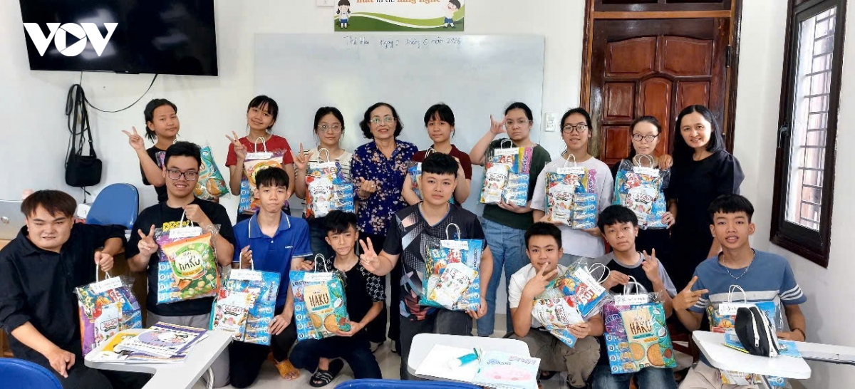 nhieu hoat dong cham lo tre em hoan canh kho khan o vung nui Da nang hinh anh 2