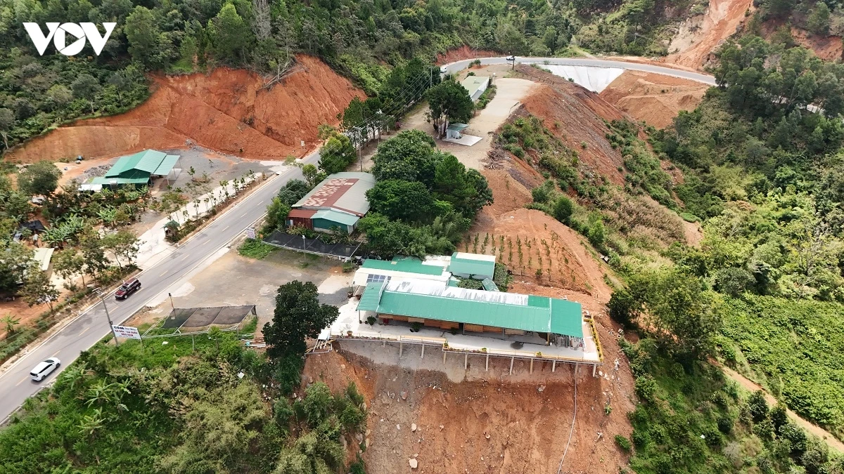 hang chuc cong trinh leu, quan xay dung trai phep tren quoc lo 28b hinh anh 3