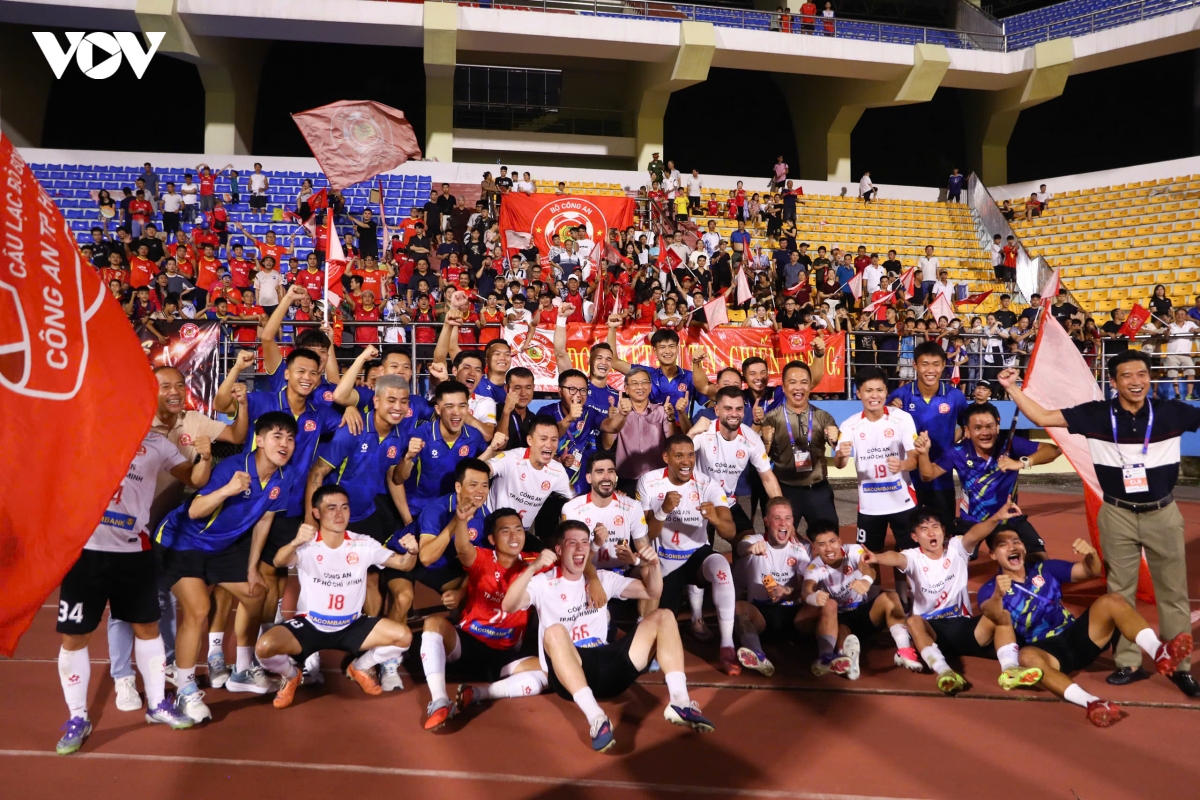 dan cau thu viet kieu toa sang ruc ro o chung ket cup quoc gia 2025 2026 hinh anh 14