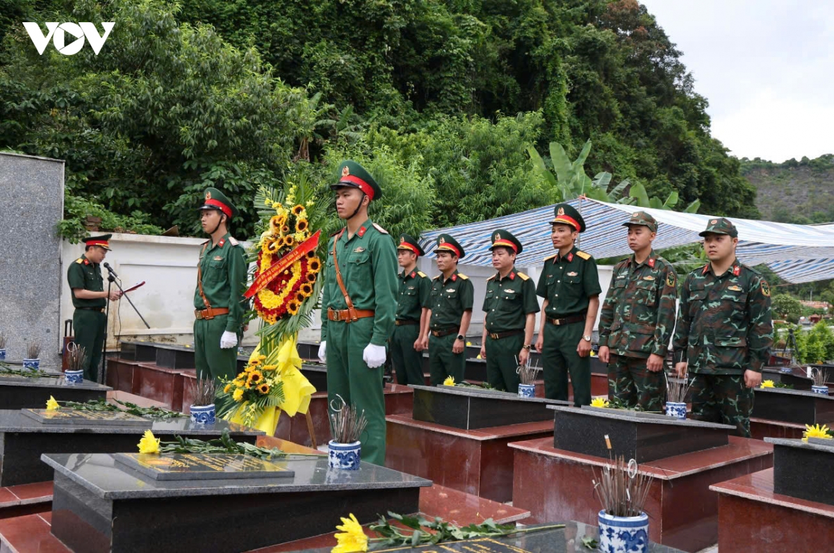son la tiep tuc day manh cong tac lay mau xac dinh danh tinh hai cot liet si hinh anh 1