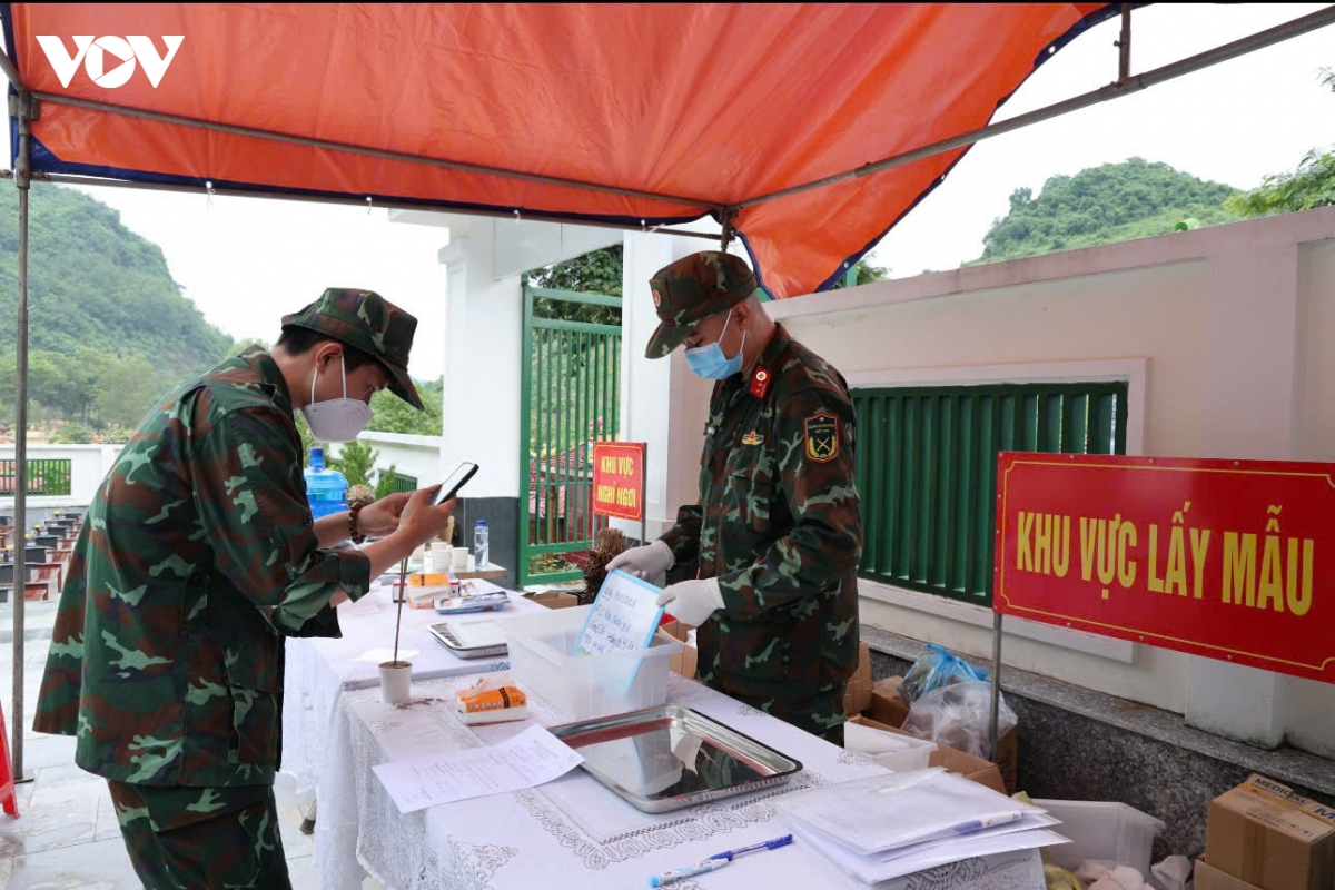 son la tiep tuc day manh cong tac lay mau xac dinh danh tinh hai cot liet si hinh anh 3