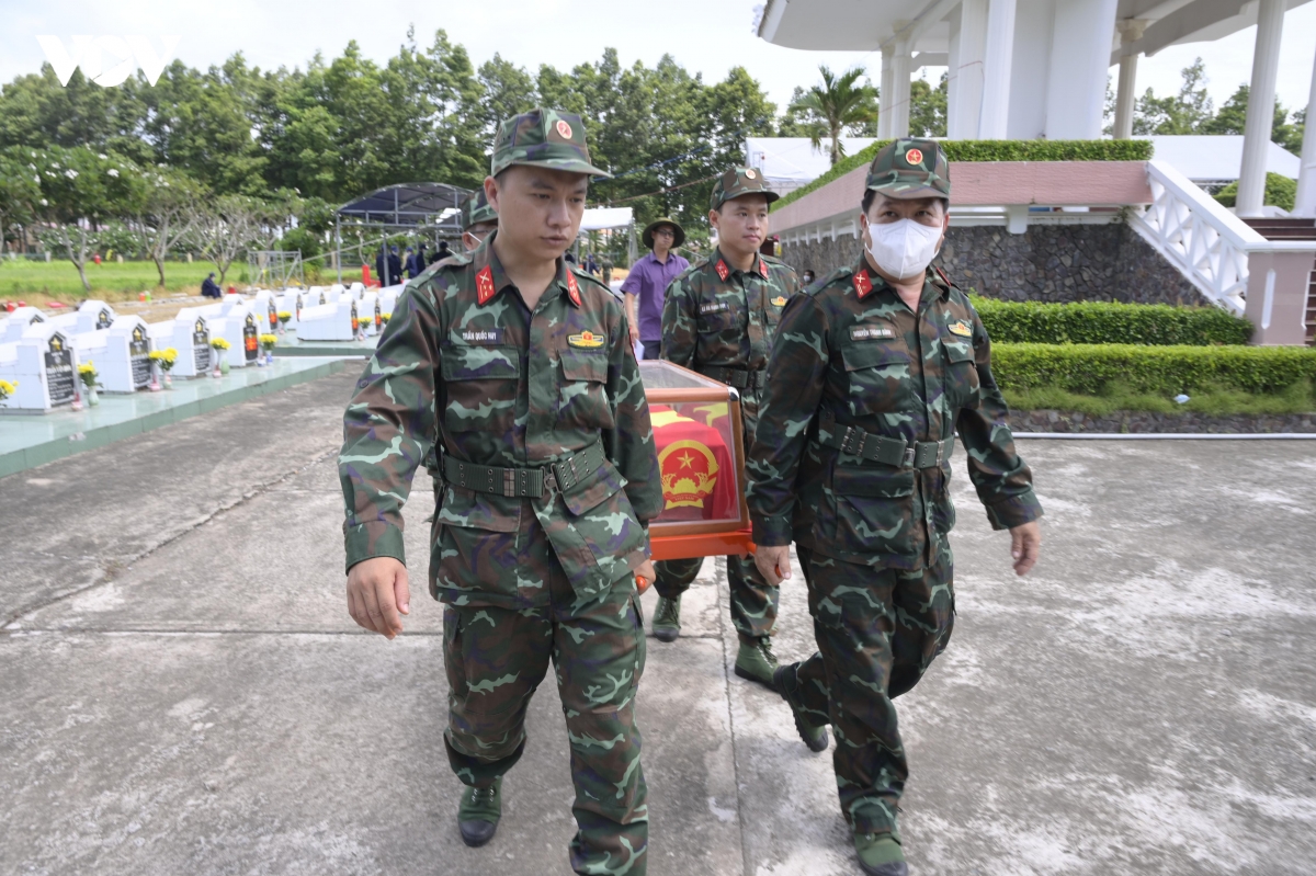 an giang trien khai lay mau adn doi voi 37 phan mo liet si hinh anh 4