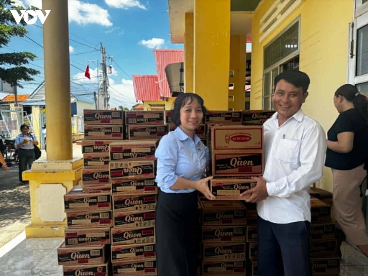 vov tp.hcm trao hon 150 trieu dong, tao viec lam cho dong bao cham hinh anh 5