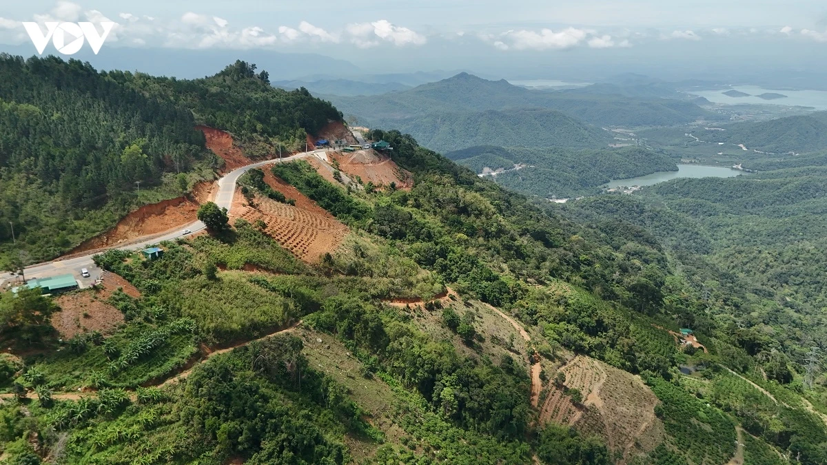 hang chuc cong trinh leu, quan xay dung trai phep tren quoc lo 28b hinh anh 1