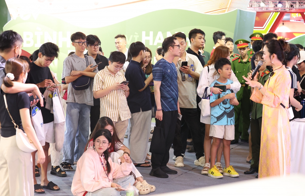 khai mac chuoi su kien to quoc binh yen tai tp.hcm hinh anh 5