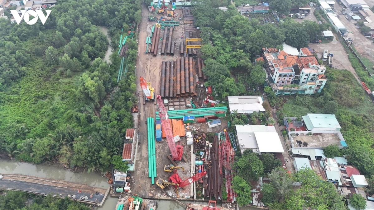 truoc gio khoi cong cau can gio lo dien cau kien sieu truong, sieu trong hinh anh 4