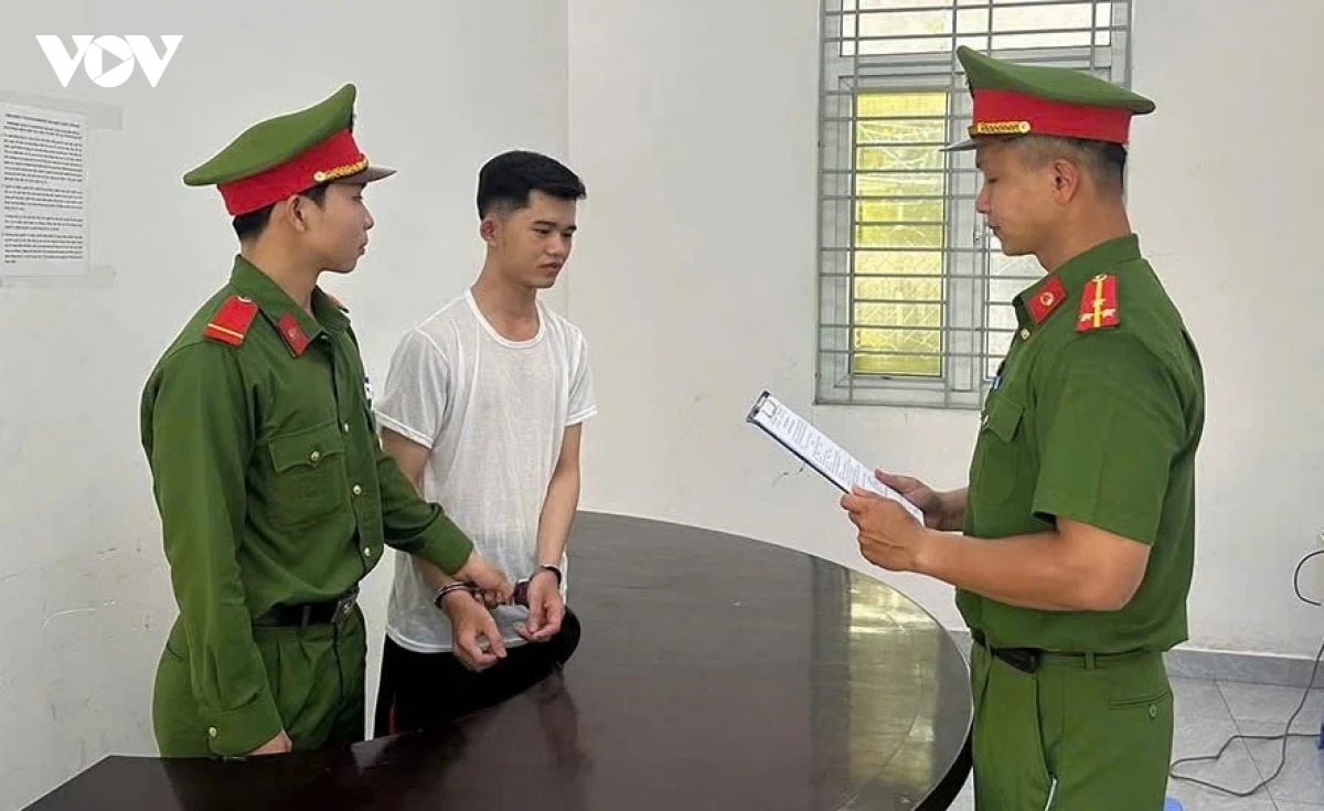 bat tam giam quan ly kiem thu ngan chiem doat gan 900 trieu dong cua quan an hinh anh 1