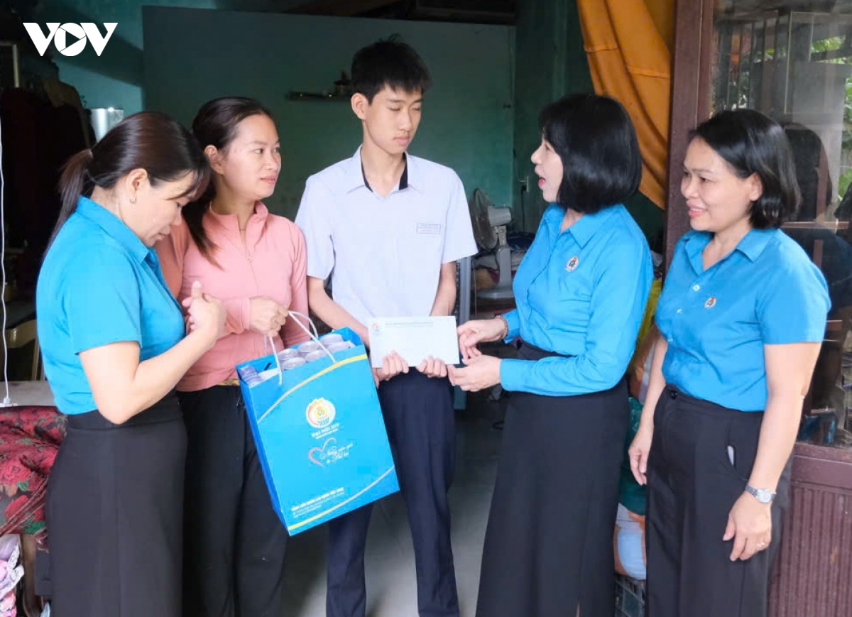 Da nang phat dong phong trao thi dua lao dong gioi, nang suat cao, thu nhap tot hinh anh 4