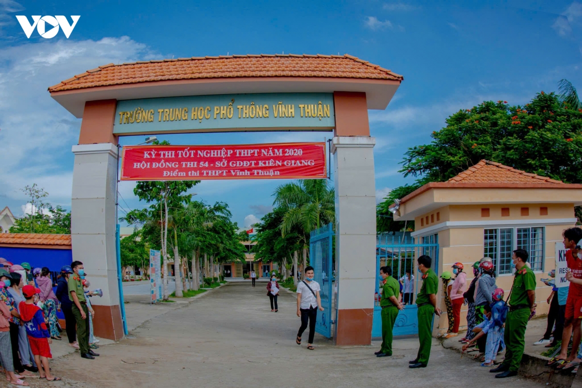 3 phuong an van chuyen de thi va can bo coi thi ra phu quoc hinh anh 1