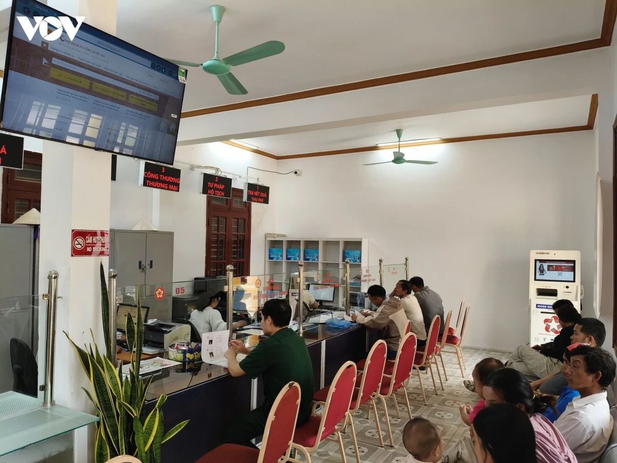 Dien bien vuon len nhom giua ca nuoc ve nang cao muc do hai long cua nguoi dan hinh anh 1