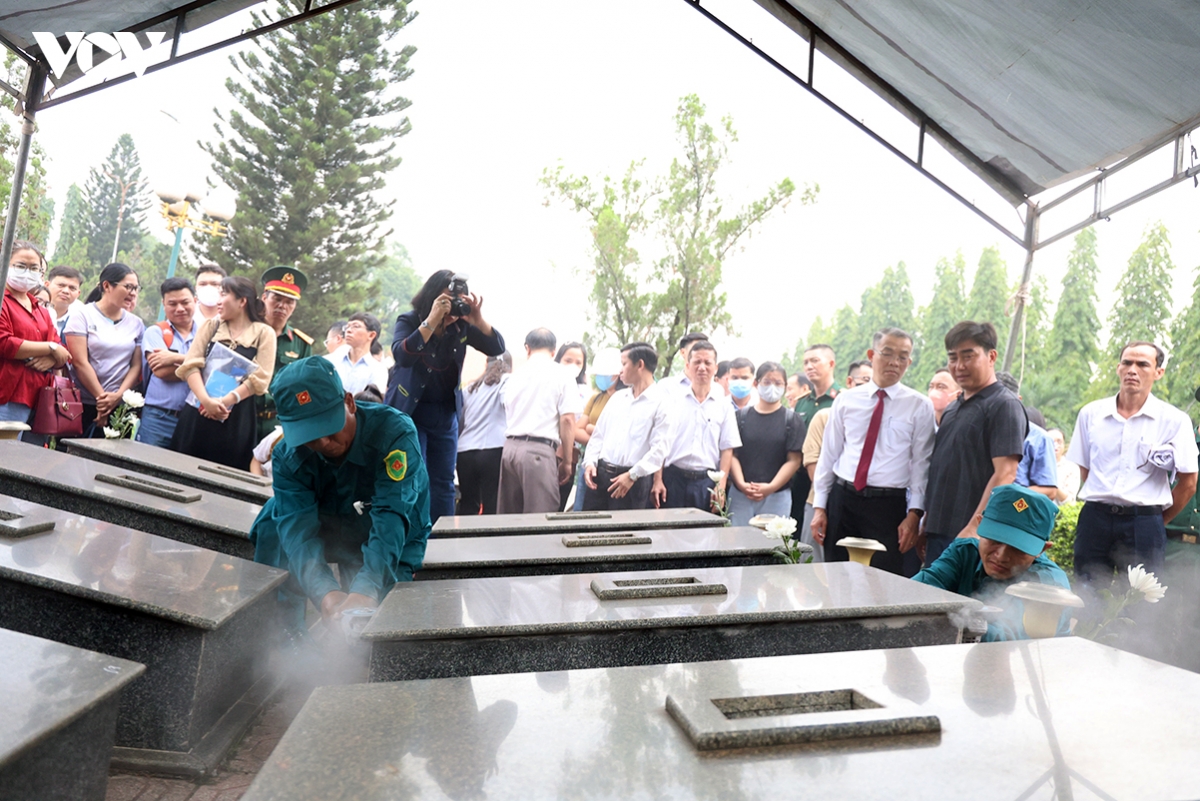dong nai to collect dna samples from unidentified war martyrs graves picture 1