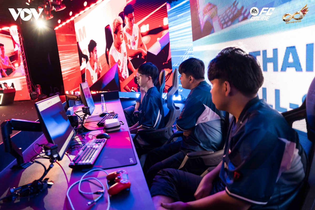 viet nam all stars thang nguoc thai lan all stars dip ky niem 8 nam fc online hinh anh 5
