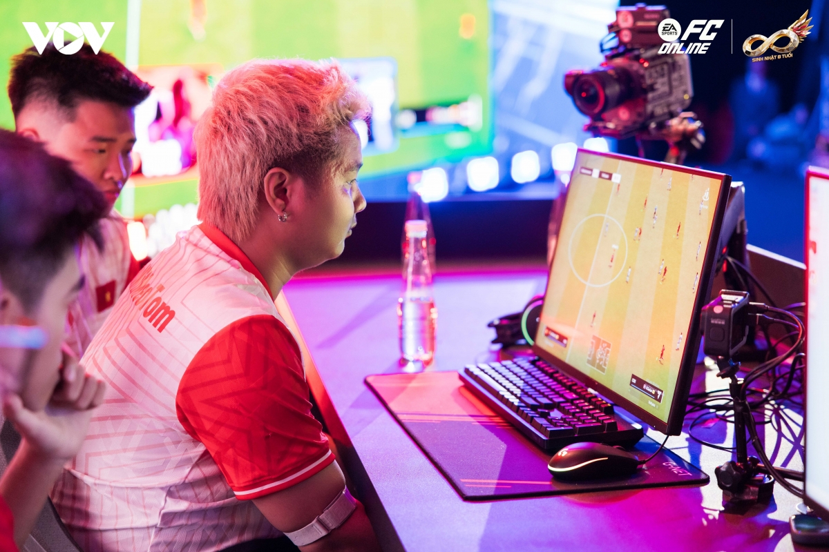viet nam all stars thang nguoc thai lan all stars dip ky niem 8 nam fc online hinh anh 4