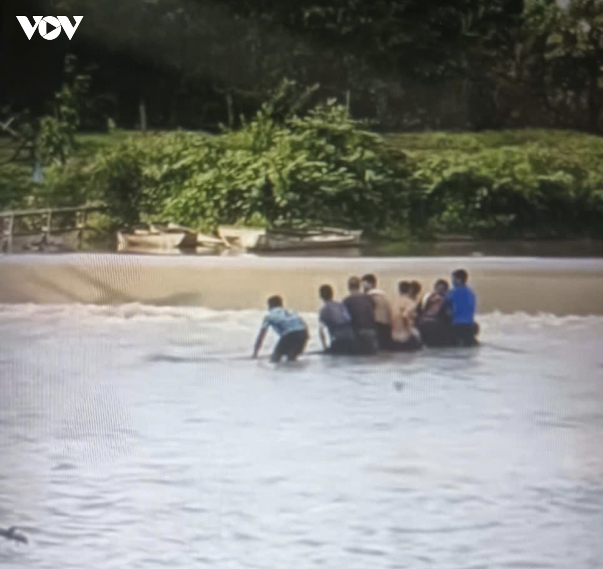 cap vo chong tu vong do duoi nuoc khi di danh ca tren song serepok hinh anh 1