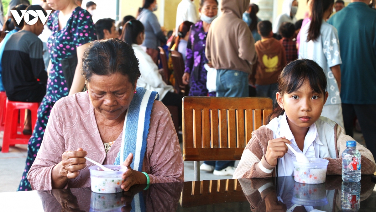 “Bữa ăn 0 đồng” tiếp sức người dân làm thủ tục hành chính tại Cần Thơ