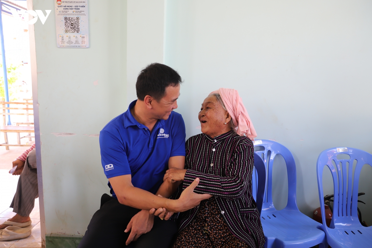 vov tp.hcm trao hon 150 trieu dong, tao viec lam cho dong bao cham hinh anh 12