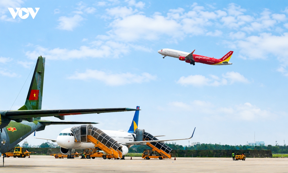 lower airfares give vietnam s summer tourism a timely boost picture 1