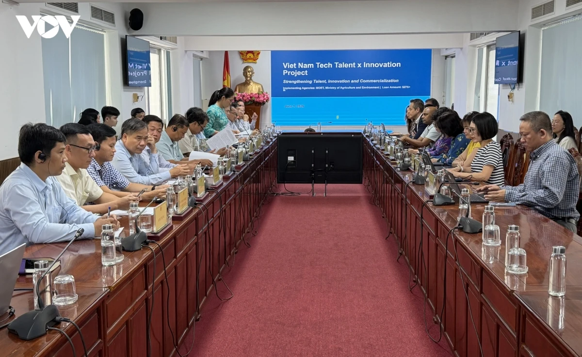 Quang cảnh buổi làm việc.jpg