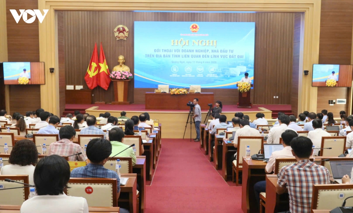 quang ngai doi thoai thao go diem nghen dat dai cho doanh nghiep hinh anh 1