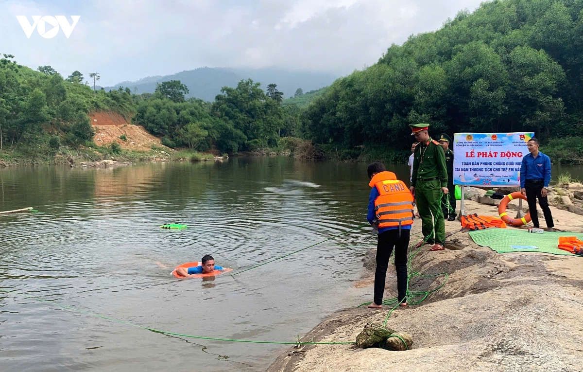 Duoi nuoc - bi kich mua he hinh anh 4