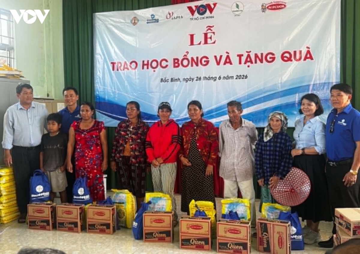 vov tp.hcm trao hon 150 trieu dong, tao viec lam cho dong bao cham hinh anh 9