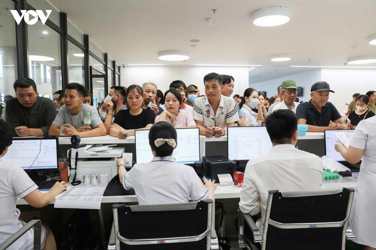Hơn 1.800 lượt khám yêu cầu ngày đầu Bệnh viện Bạch Mai cơ sở Ninh Bình hoạt động