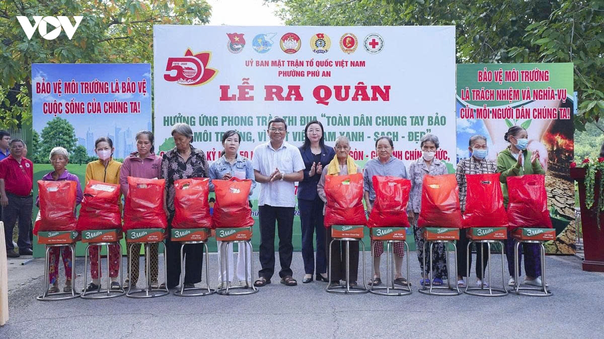 loat cong trinh, hoat dong chao mung 50 nam tp.hcm vinh du mang ten bac hinh anh 3