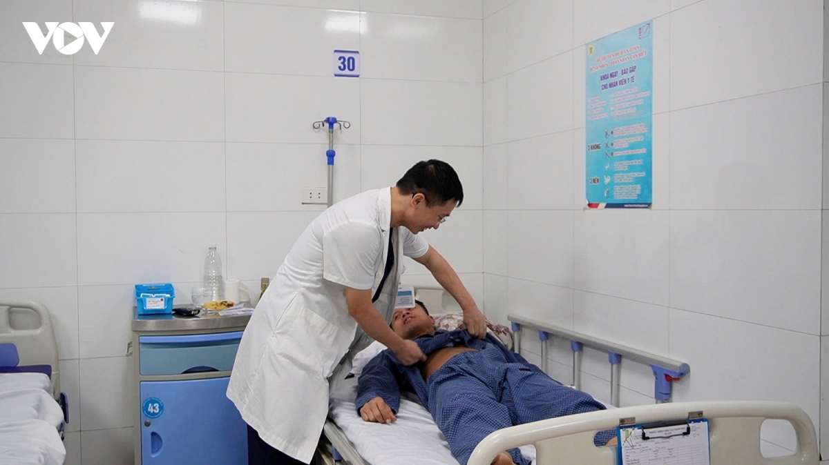 nguoi dan ong suyt hoai tu ruot sau nhieu lan tap gap bung hinh anh 1
