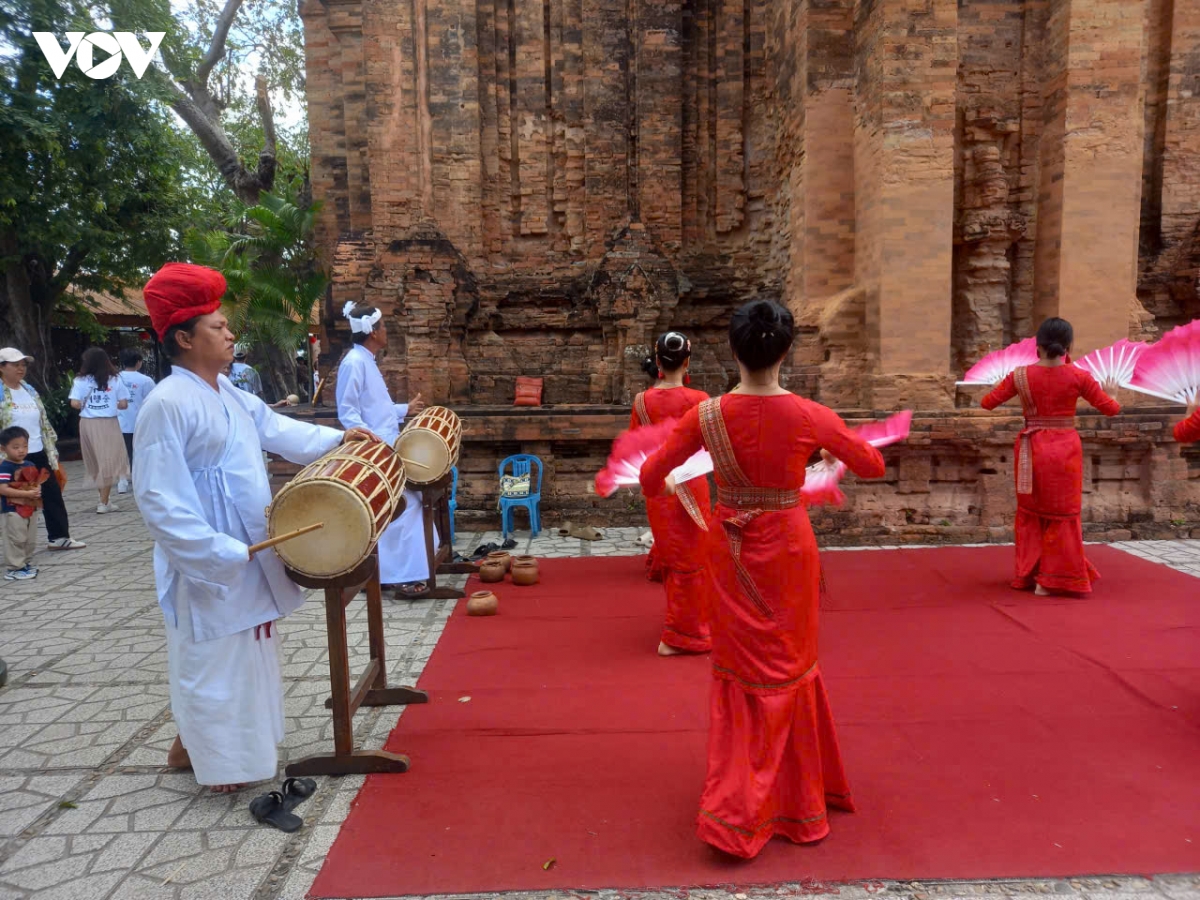 Danh thuc gia tri van hoa cham tu du lich o khanh hoa hinh anh 1