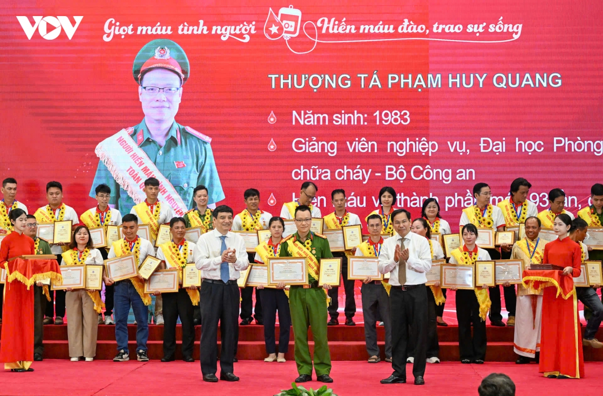 chu tich quoc hoi can xay dung chien luoc dai han ve hien mau nhan dao hinh anh 7