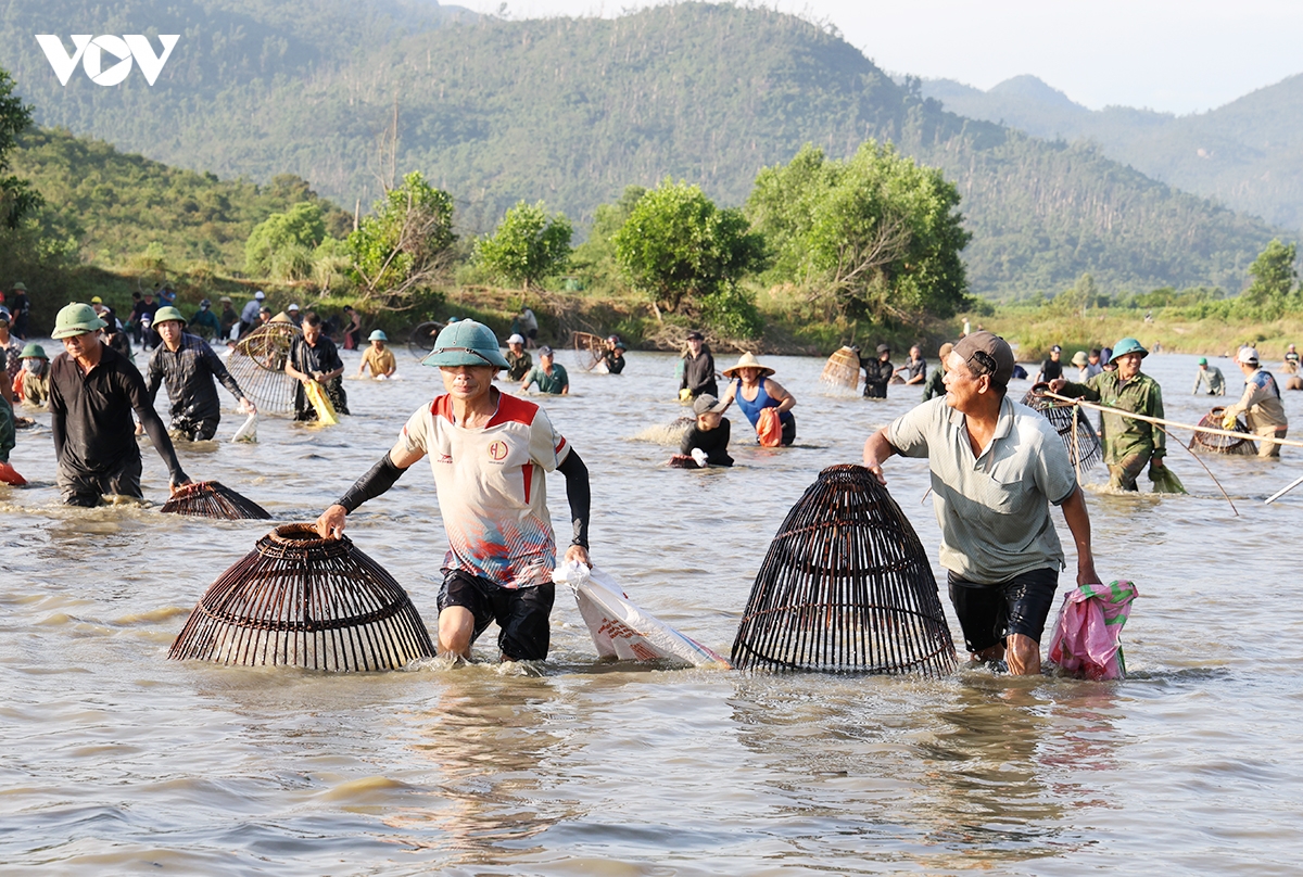 tu cu gia den em nho vui hoi danh ca vuc rao o ha tinh hinh anh 3