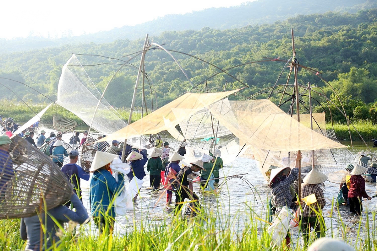 tu cu gia den em nho vui hoi danh ca vuc rao o ha tinh hinh anh 5