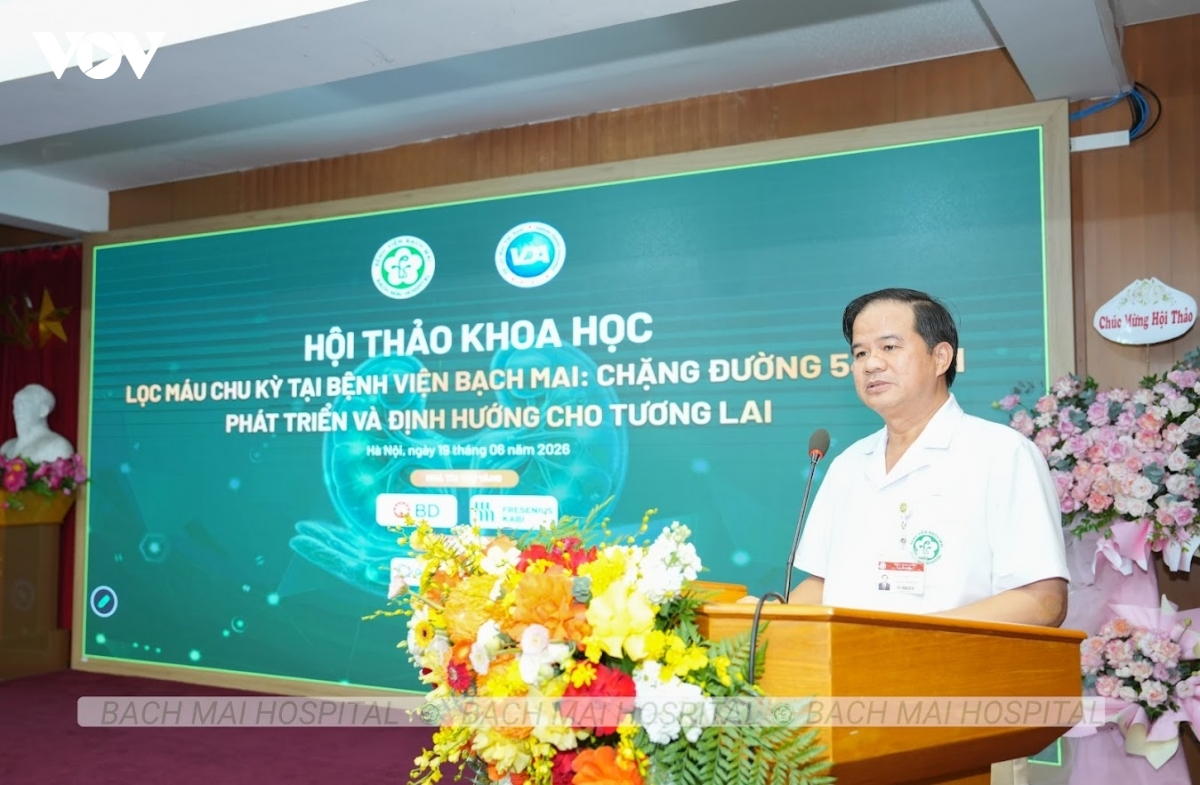vi sao so benh nhan chay than tai benh vien bach mai giam hon mot nua hinh anh 1