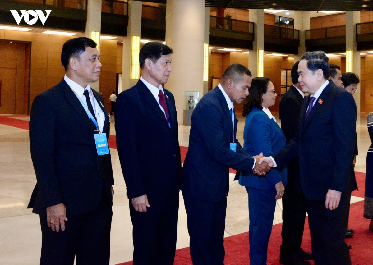 chu_tich_quoc_hoi_tran_thanh_man_tiep_lanh_dao_cac_thanh_pho_asean.jpg