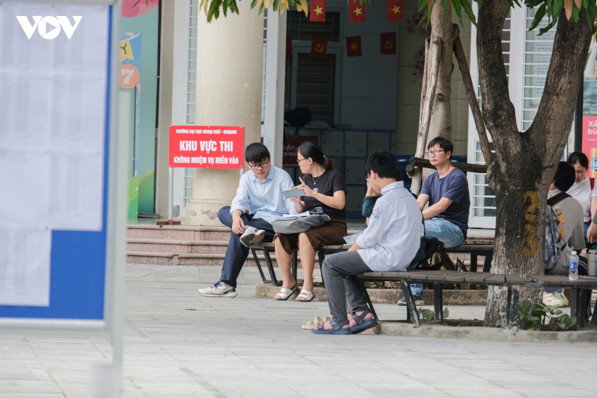 me con vuot tram cay so ra ha noi, thu suc o truong chuyen co ty le choi khung hinh anh 6