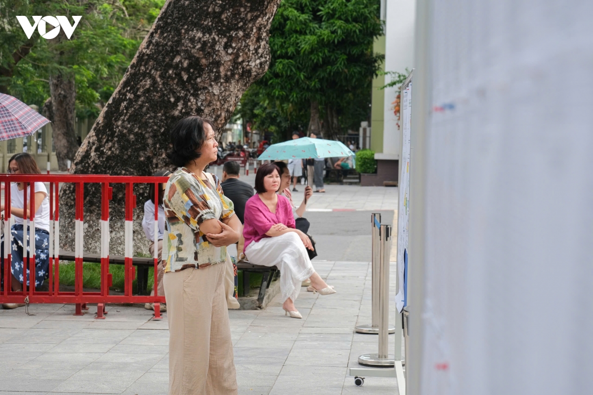 me con vuot tram cay so ra ha noi, thu suc o truong chuyen co ty le choi khung hinh anh 9