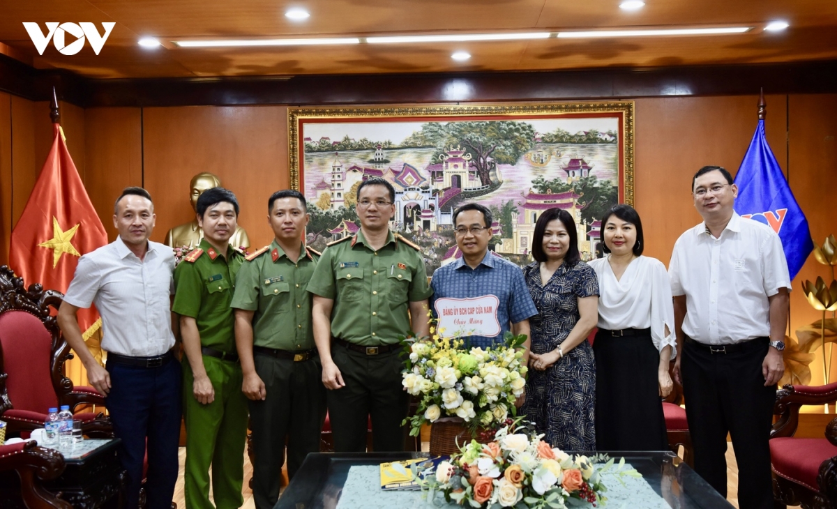 vov khang dinh vai tro bao chi chu luc dua chu truong cua Dang den voi nhan dan hinh anh 14