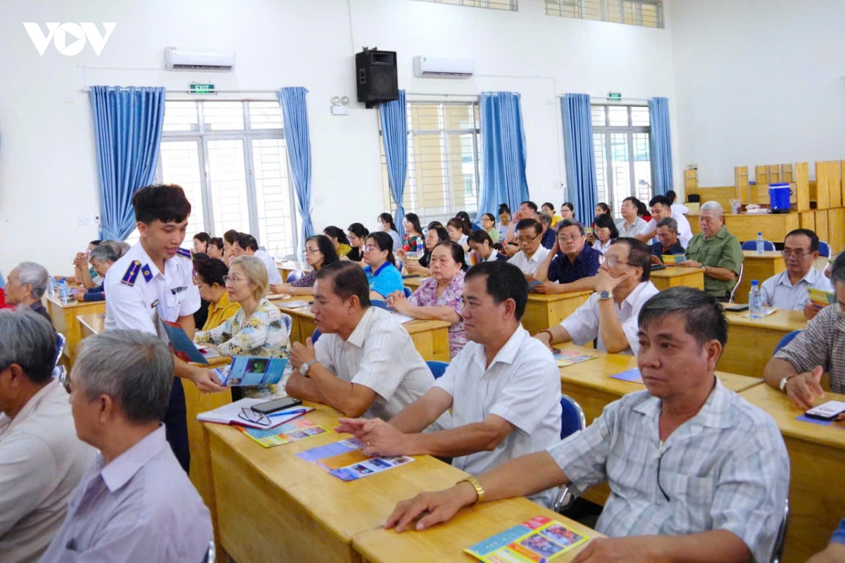 vung canh sat bien 3 den cang ca tuyen truyen go the vang iuu hinh anh 2