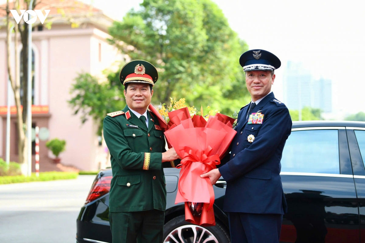 Dai tuong nguyen tan cuong hop tac quoc phong viet nam-nhat ban ngay cang sau sac hinh anh 1