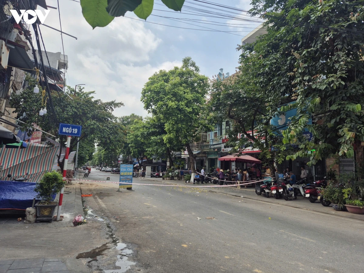 Dao mong cong trinh khien nha hang xom nut gay, bien dang hinh anh 3