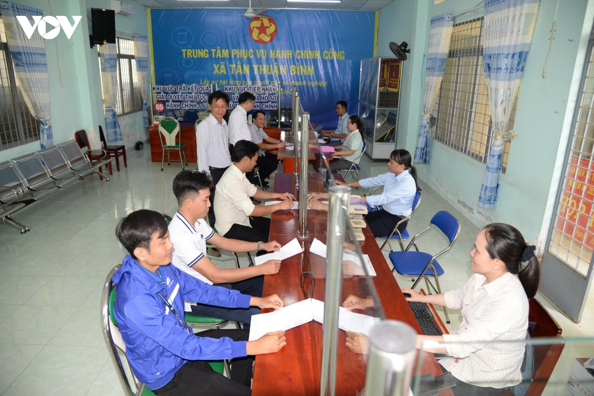 Dong thap 198 can bo cap tinh du dieu kien ve lam pho chu tich ubnd cap xa hinh anh 2
