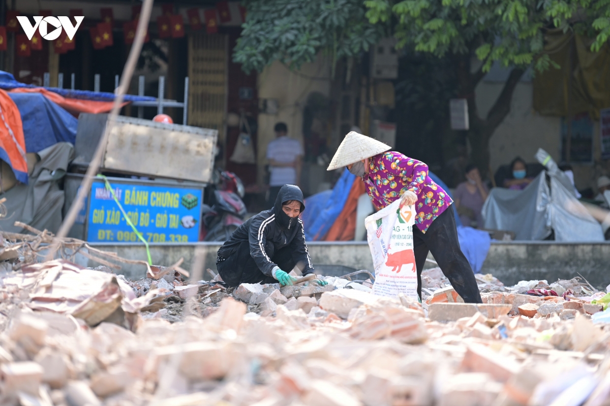 nhoc nhan muu sinh tu nghe mot sat cong truong hinh anh 12